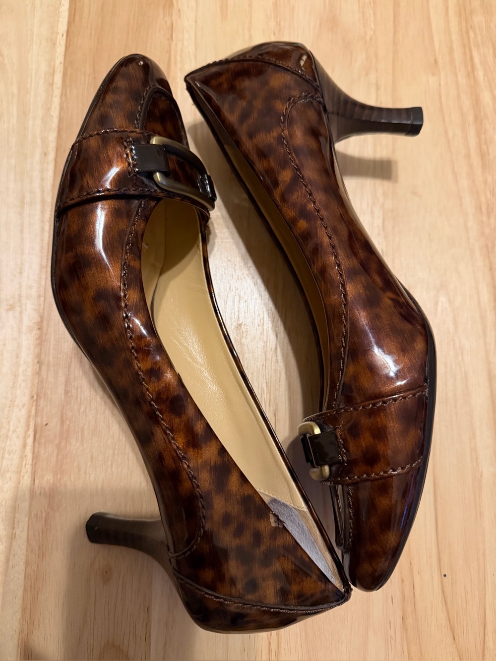 Cole Haan Brown Tortoise Print Patent Leather Mid Heels with Buckle Sz 8